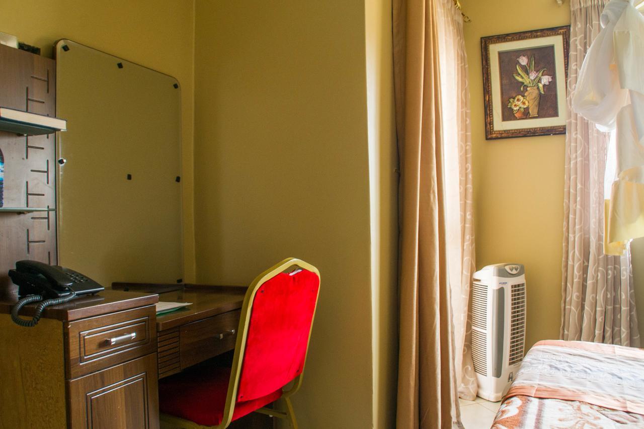 Desert Breeze Hotel Arua Экстерьер фото