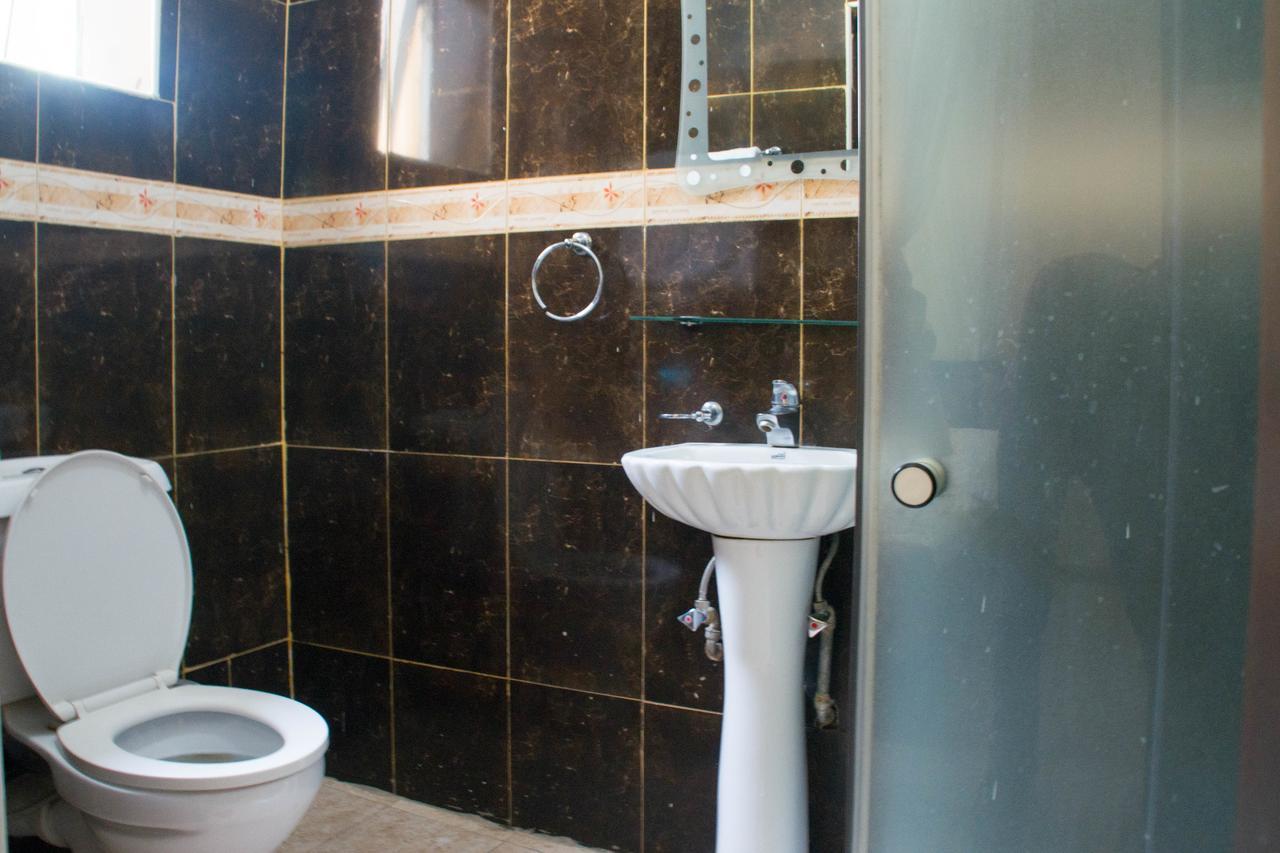 Desert Breeze Hotel Arua Экстерьер фото