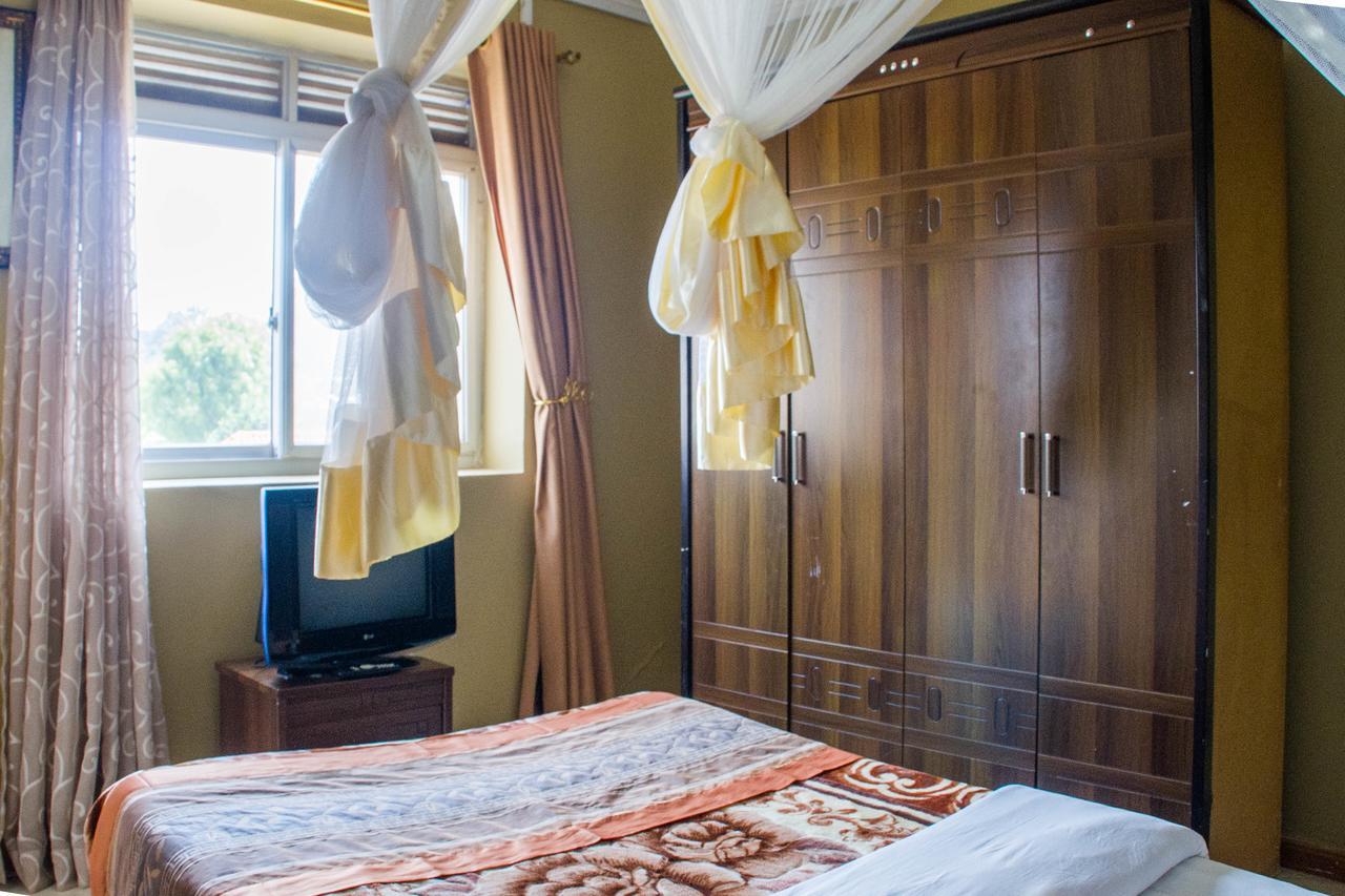 Desert Breeze Hotel Arua Экстерьер фото
